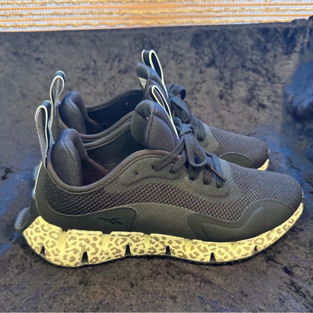 Today Sale ‼️  Reebok Black and Gray Athletic Shoes 10 NWOT.